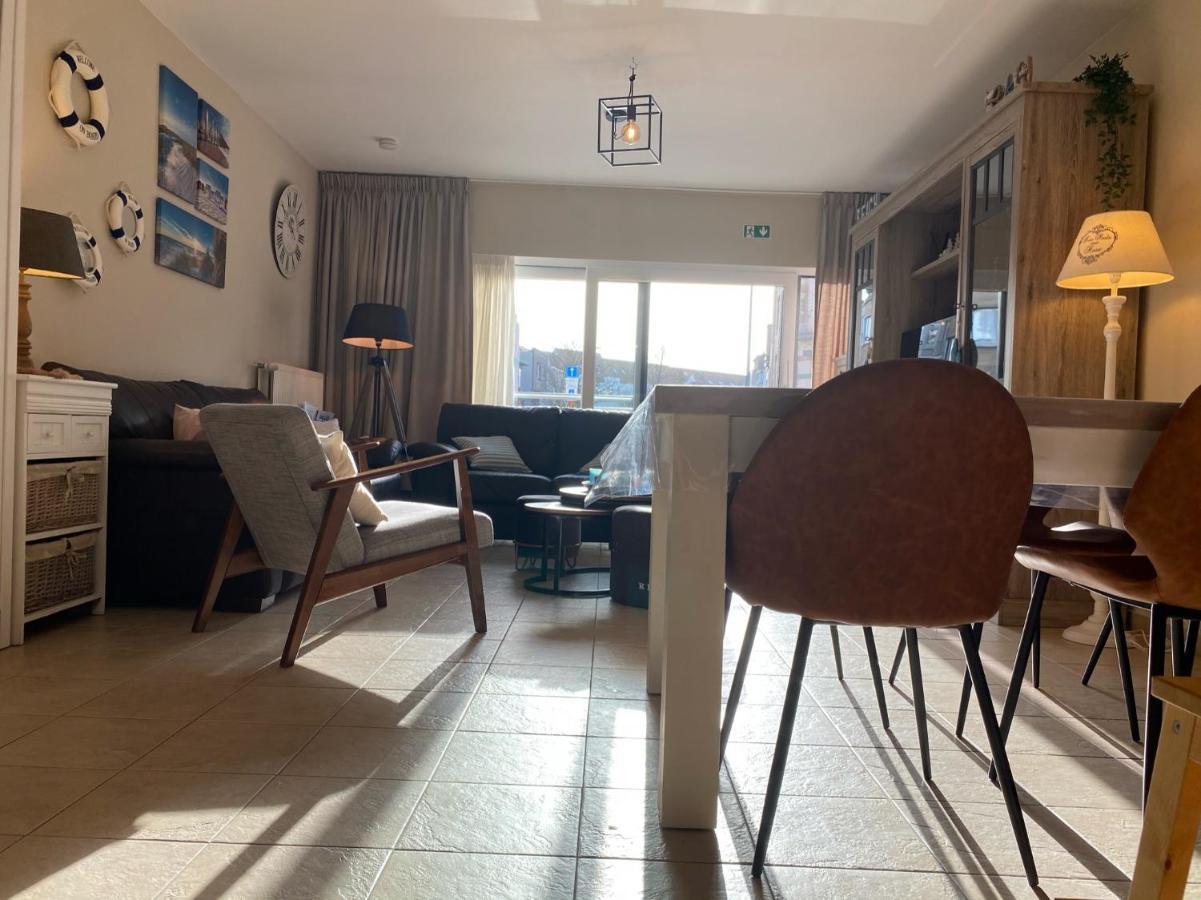 Des Ambassadeurs Apartment Blankenberge Bagian luar foto
