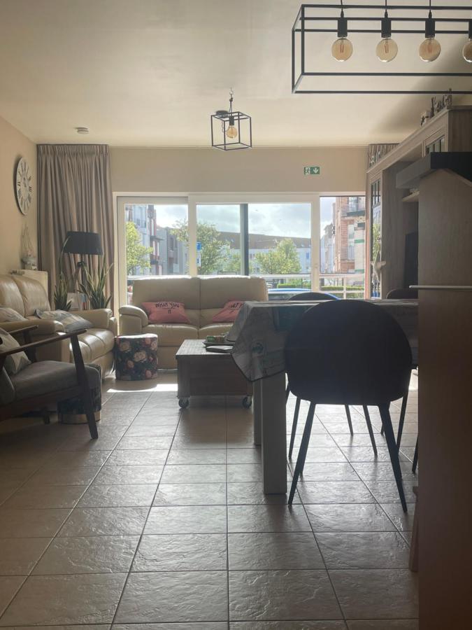 Des Ambassadeurs Apartment Blankenberge Bagian luar foto